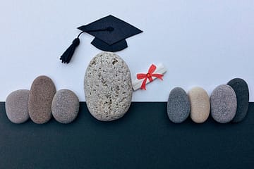piedras con virrete en ceremonia de graduación